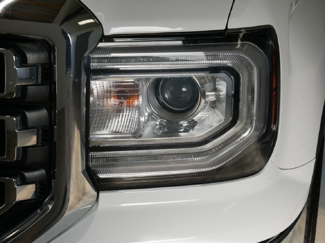 Certified Used 2018 Summit White GMC SLE image 5