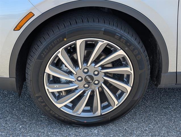 Used 2023 Silver Radiance Lincoln Reserve image 13