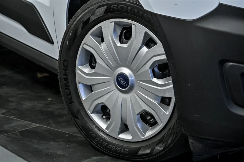 Used 2022 Frozen White Ford XL image 3