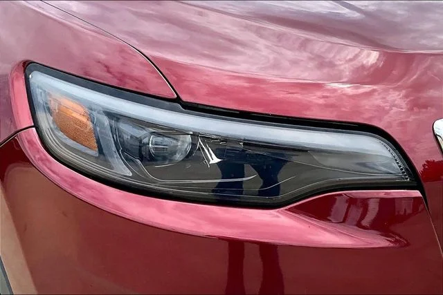 Used 2019 Velvet Red Pearlcoat Jeep Limited image 32