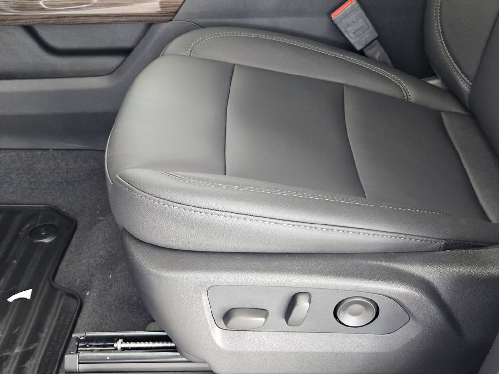 New 2026 Summit White Chevrolet LT image 24