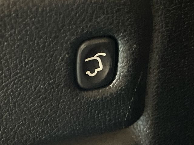 Used 2019 White Jeep Limited image 6