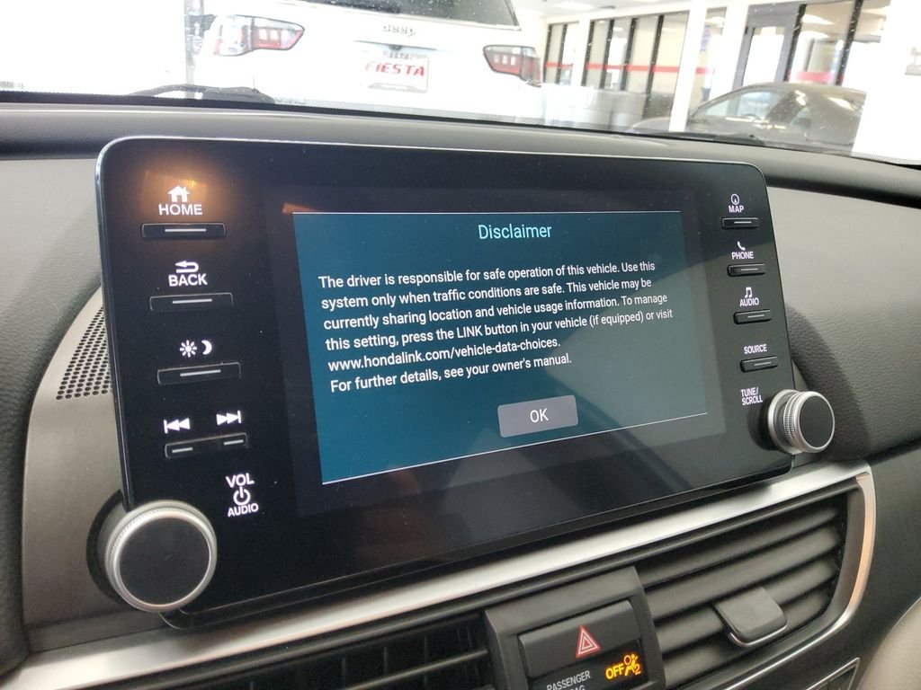 Used 2018  Honda Touring image 11