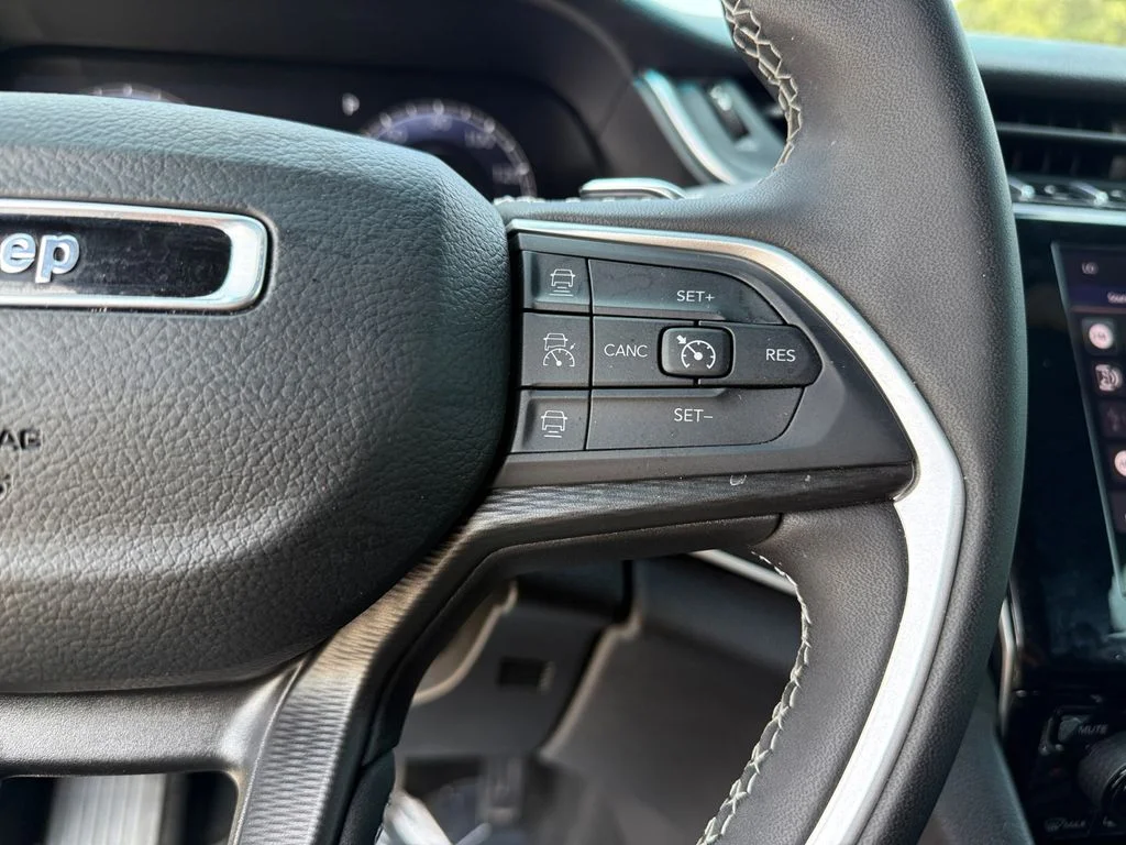 Used 2024 White Jeep Laredo image 25