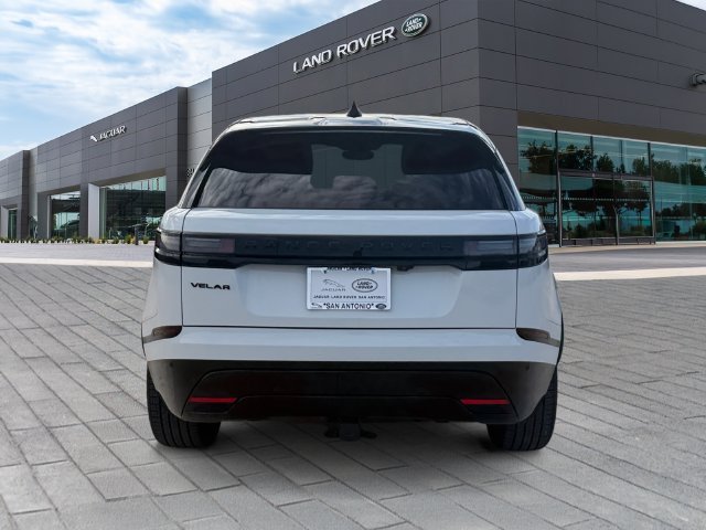 Used 2024  Land Rover Dynamic SE image 4