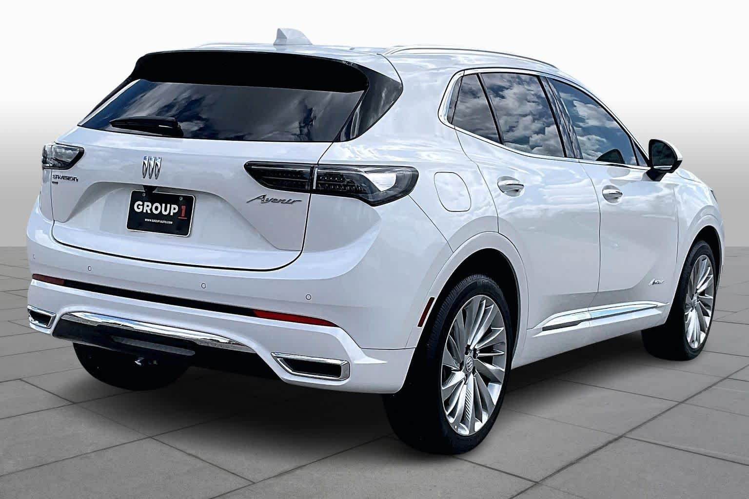 Used 2025 White Frost Tricoat Buick Avenir image 13