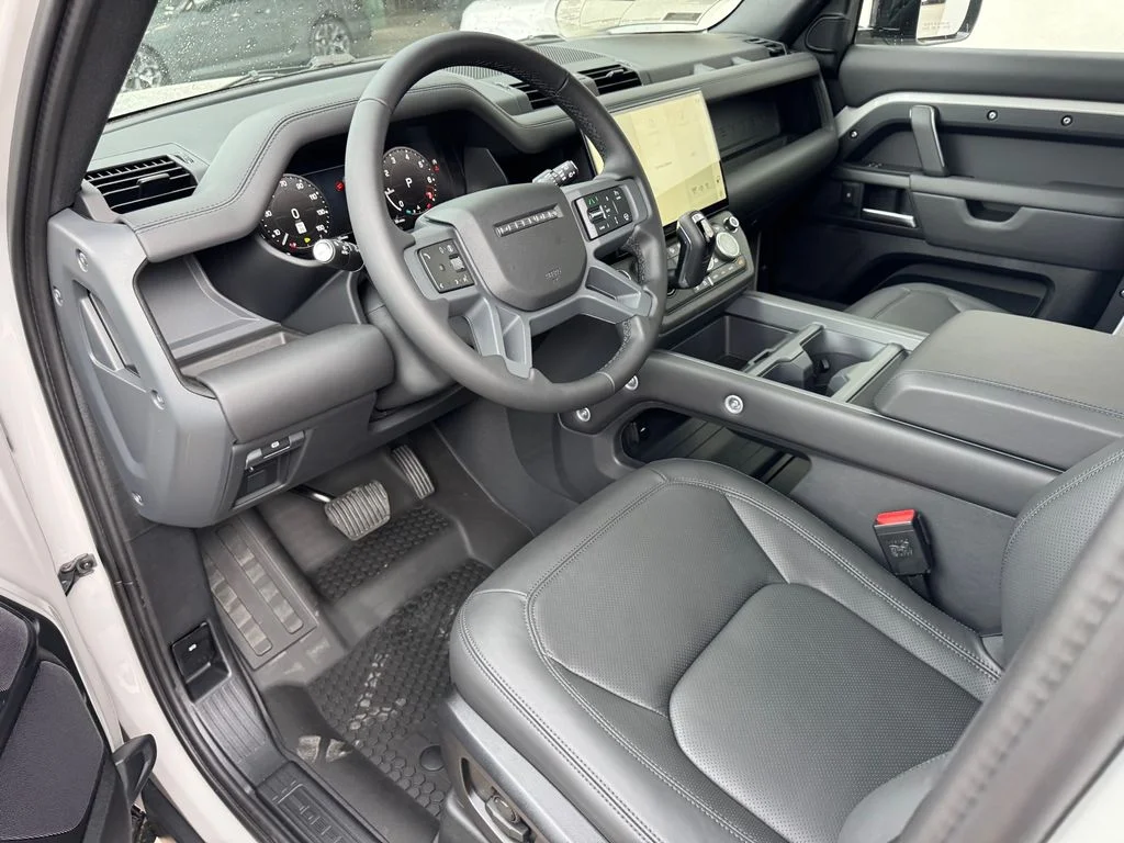 New 2026 Fuji White Land Rover X-Dynamic SE image 7
