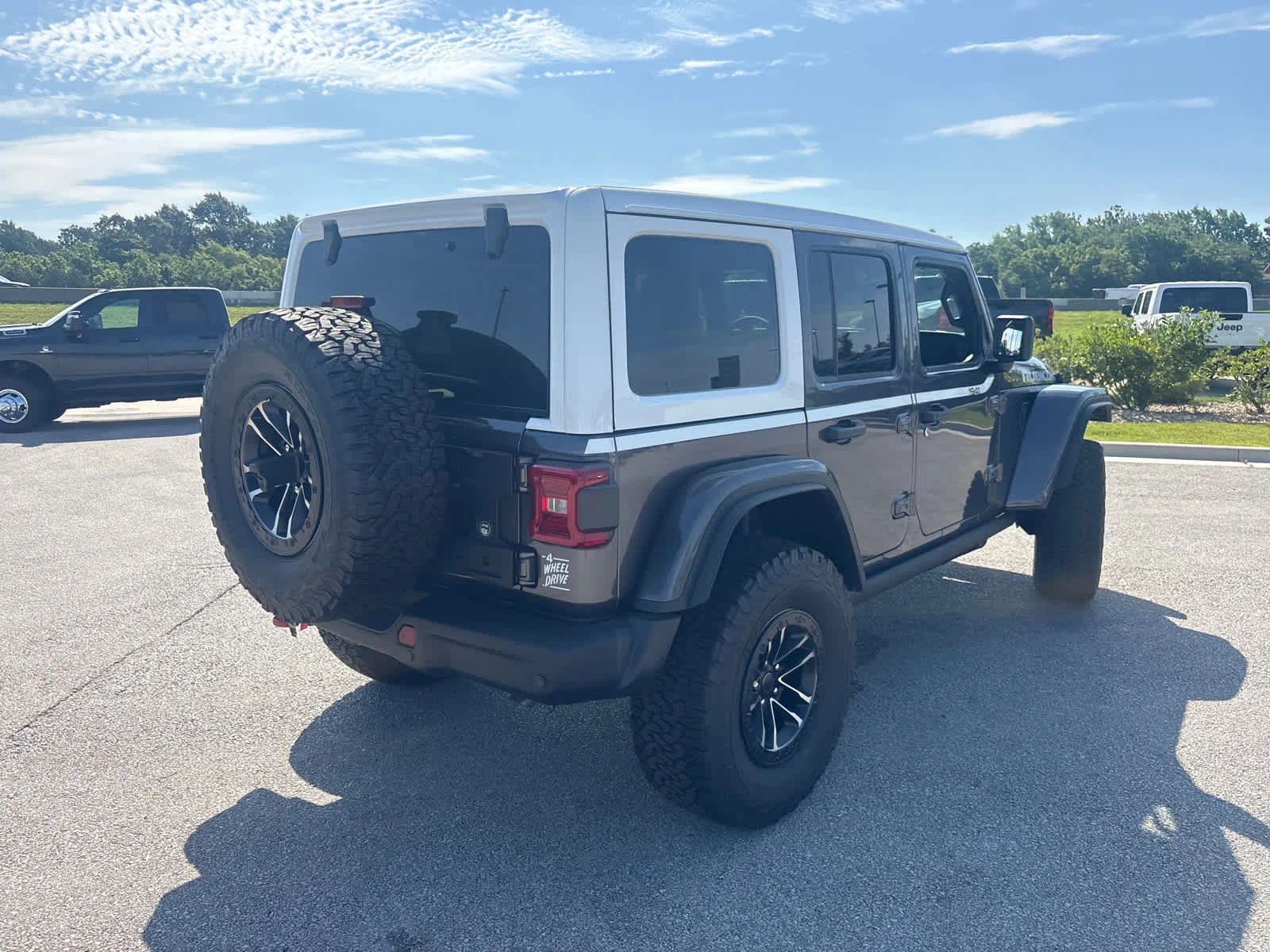 New 2026 Granite Crystal Metallic Clearcoat Jeep Rubicon X image 10