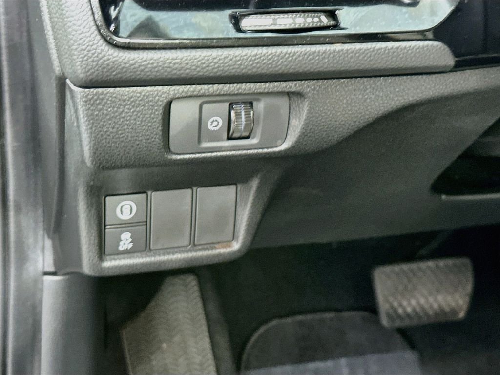 Used 2022  Honda EX image 11