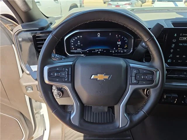 Used 2025 Summit White Chevrolet LT w/1LT 4x2 Crew Cab 5.75 ft. box 147.4 in. WB image 15