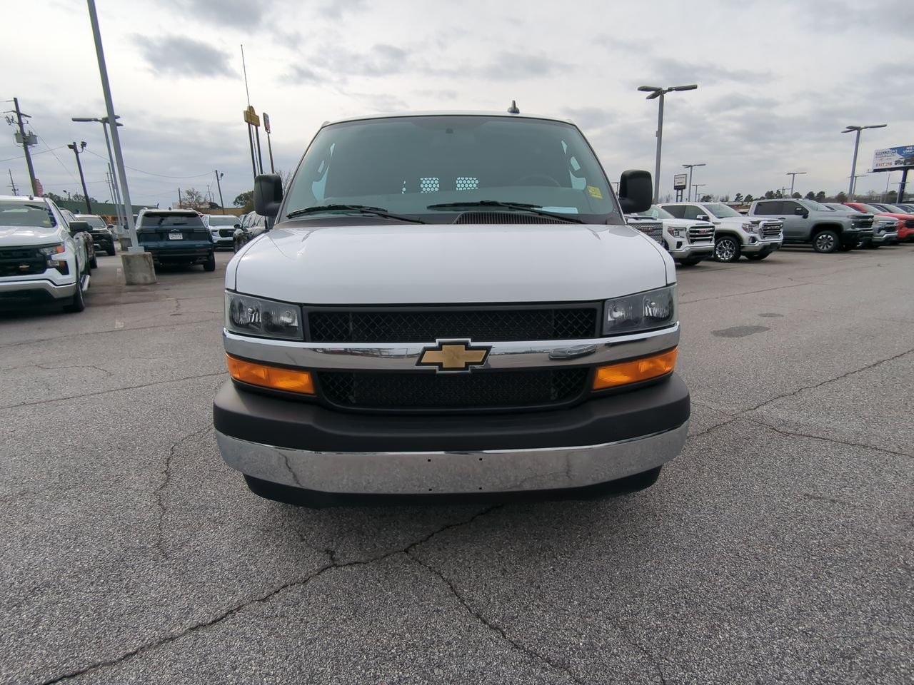 2024 GMC Savana Cargo Work Van - Photo 38