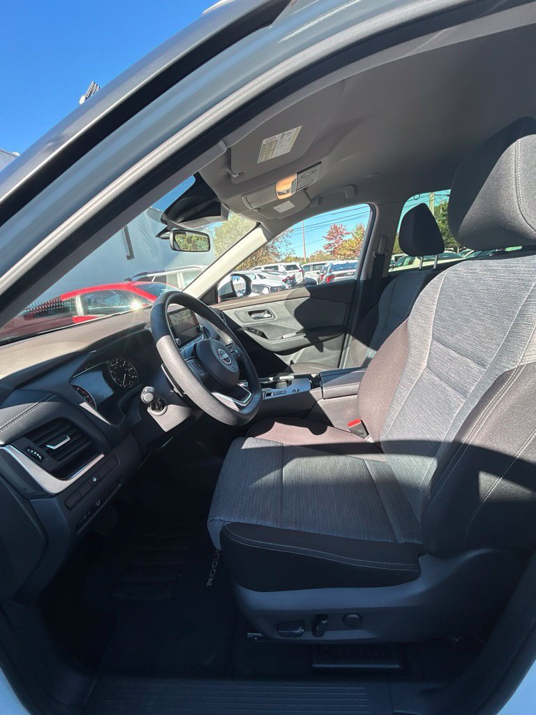 Used 2023 White Nissan SV image 12
