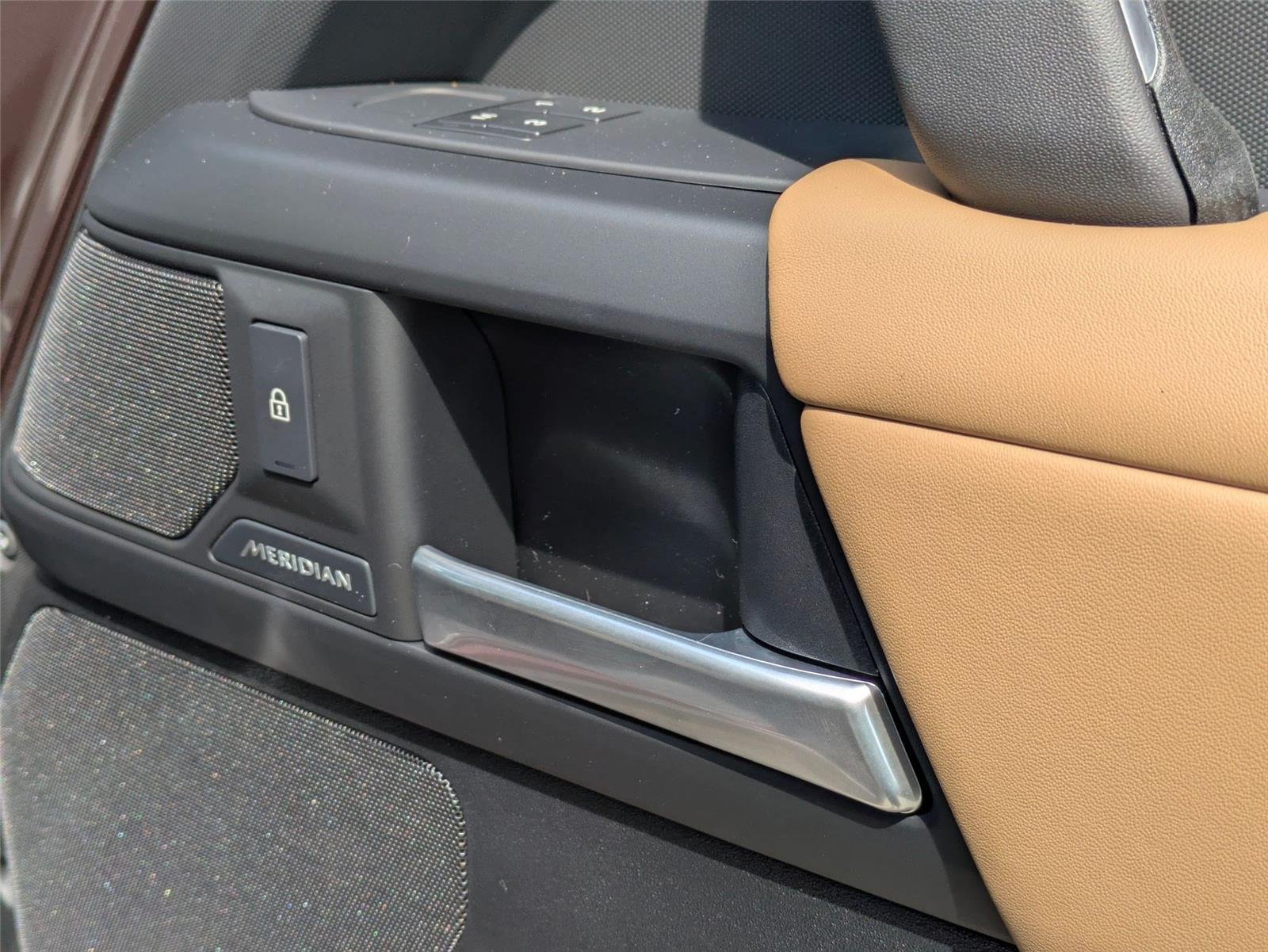 New 2026 Sedona Red Metallic Land Rover S image 37