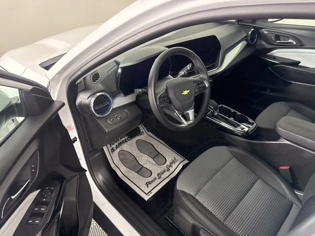 Used 2025 Summit White Chevrolet LT image 24