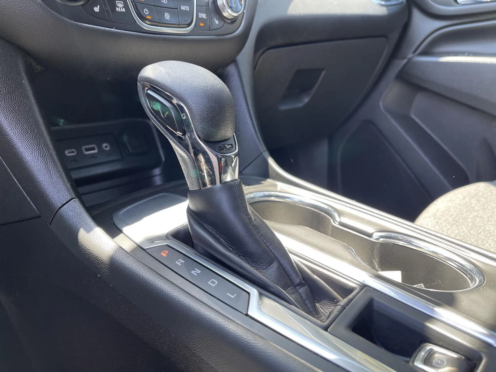 Used 2024 Summit White Chevrolet LT image 29