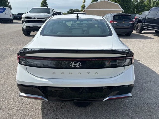 Used 2025 White Hyundai SEL image 6