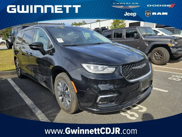 Used 2024 Black Chrysler Select image 1