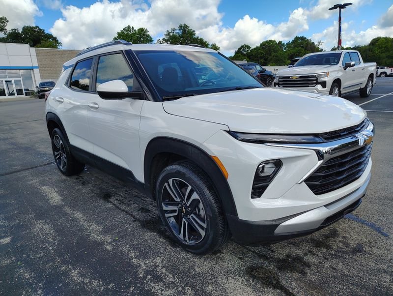 Used 2024 White Chevrolet LT image 3