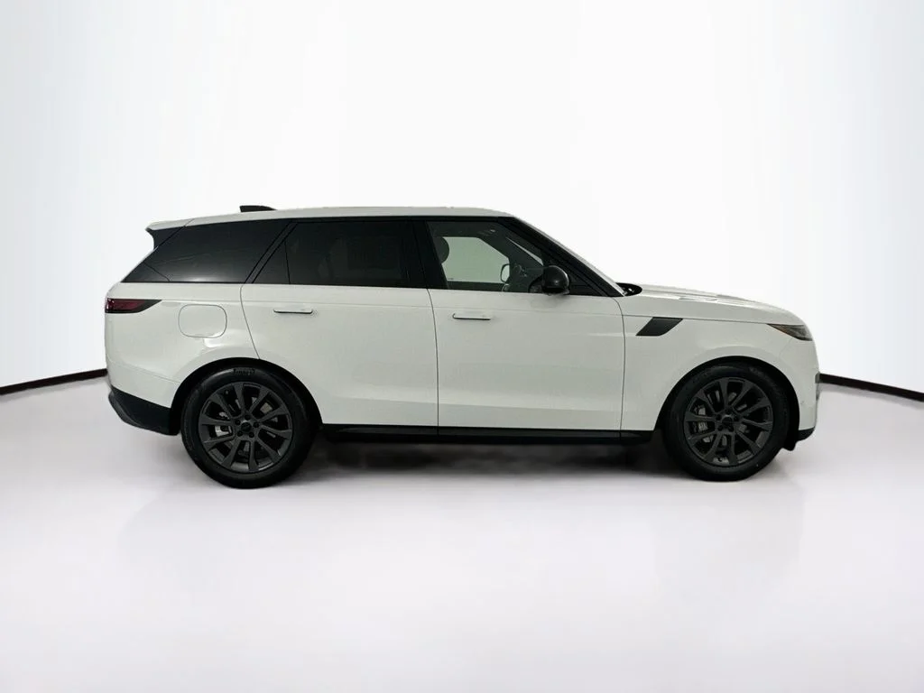 New 2026 Fuji White Land Rover SE image 4