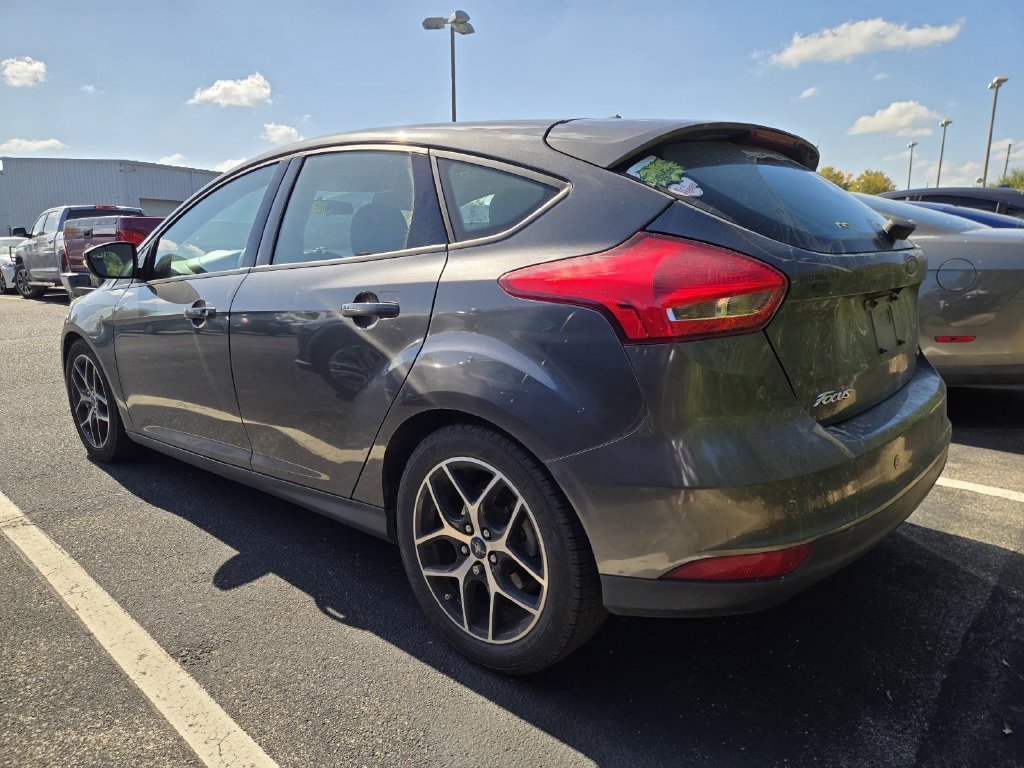 Used 2017 Gray Ford SEL image 4