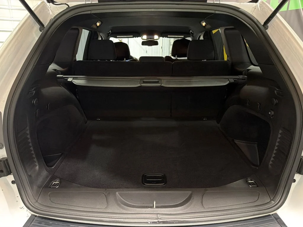 Used 2015 Bright White Clearcoat Jeep Laredo image 38