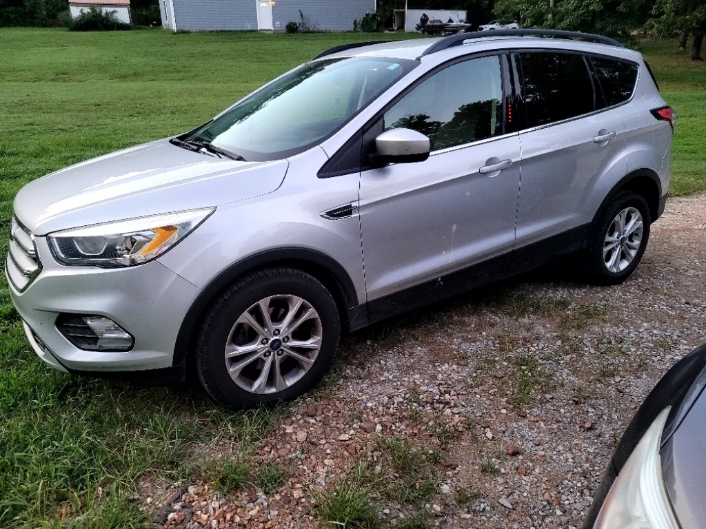 Used 2017 Silver Ford SE image 1