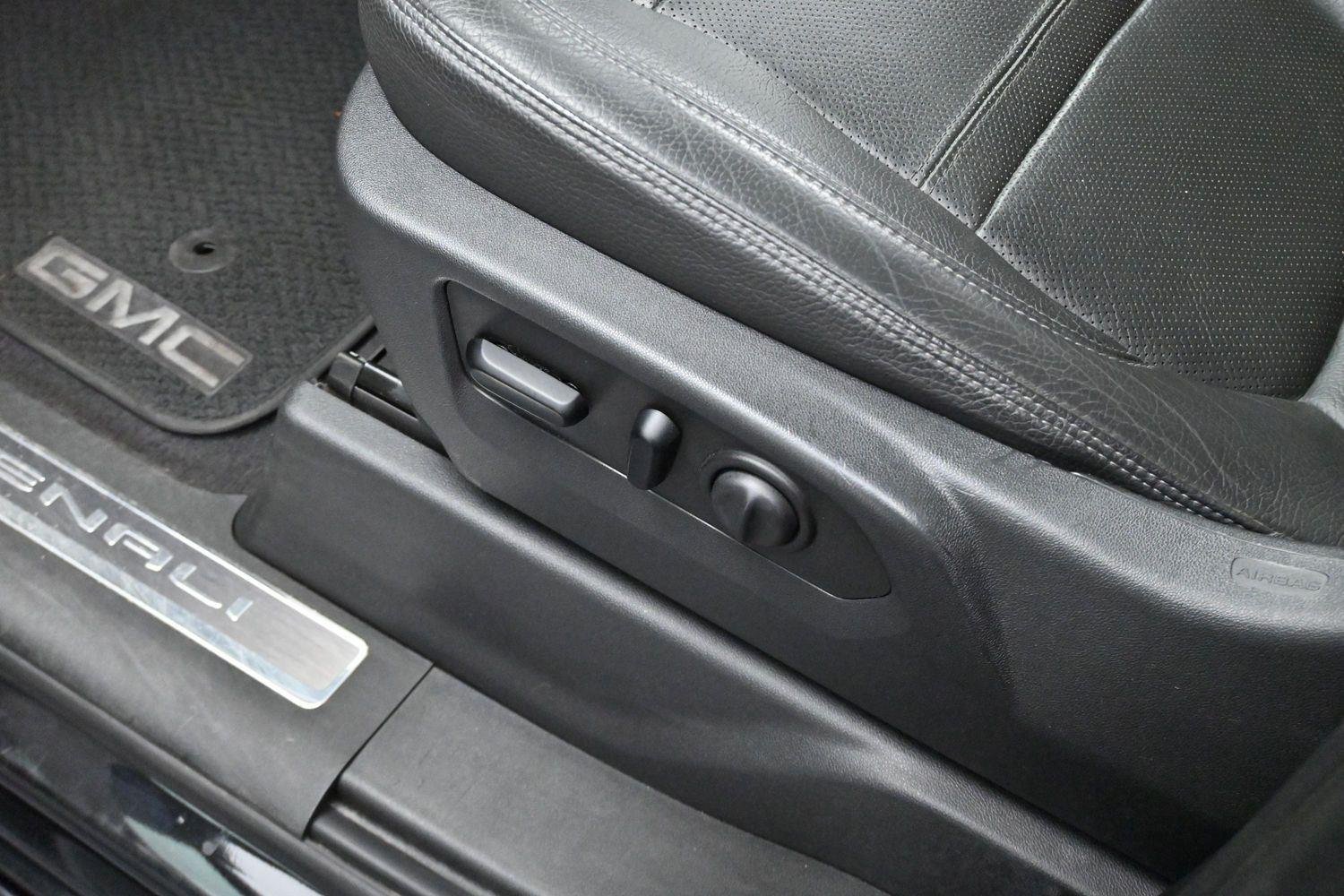 Used 2020 Onyx Black GMC Denali image 14
