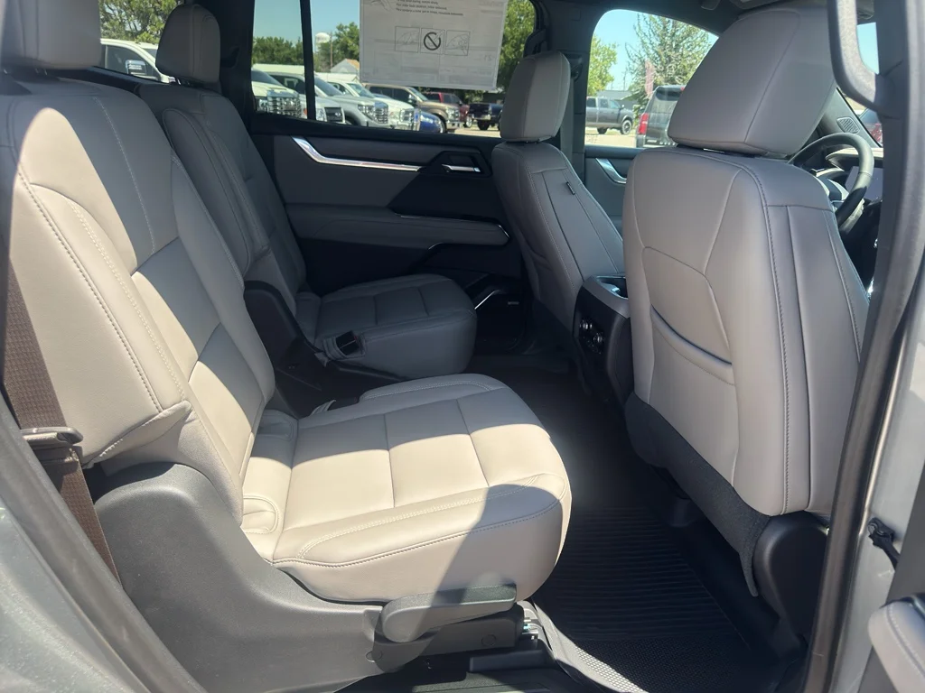 New 2026 Sterling Metallic GMC Elevation image 19