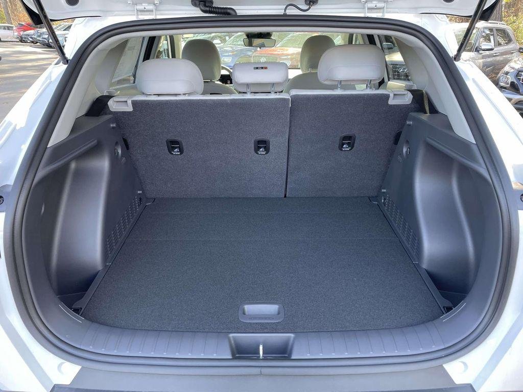 New 2026 White Hyundai SEL Sport FWD image 8