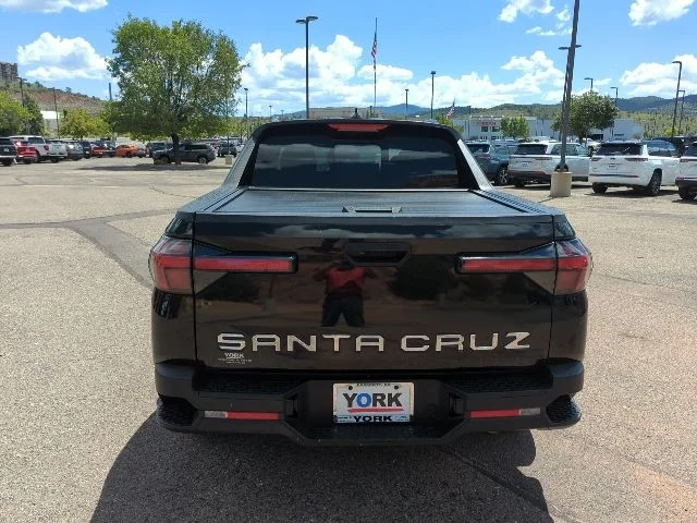 Used 2022 Black Hyundai SEL image 5