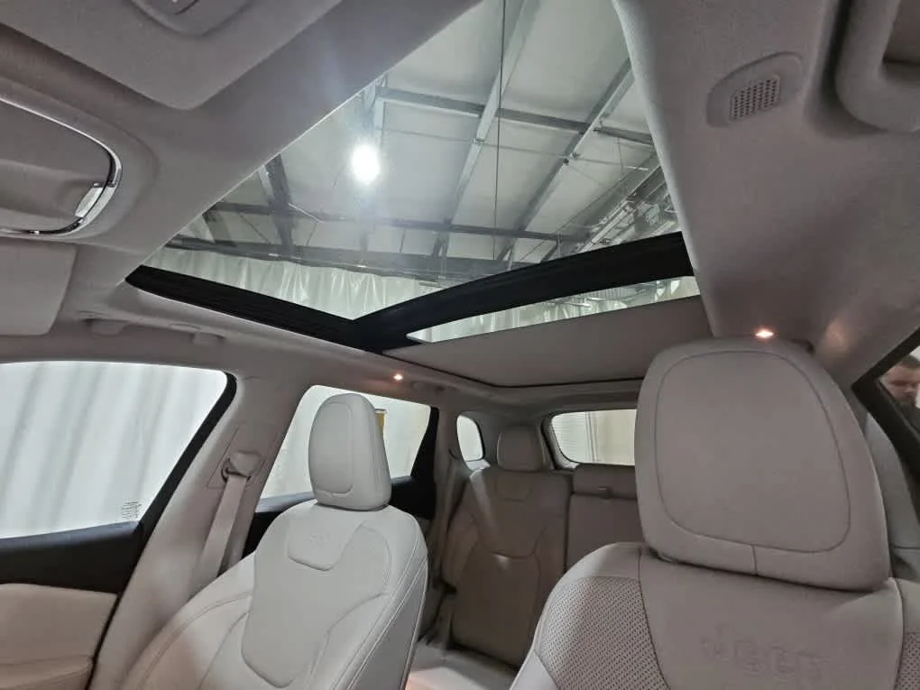 Used 2022 Bright White Clearcoat Jeep Limited image 14