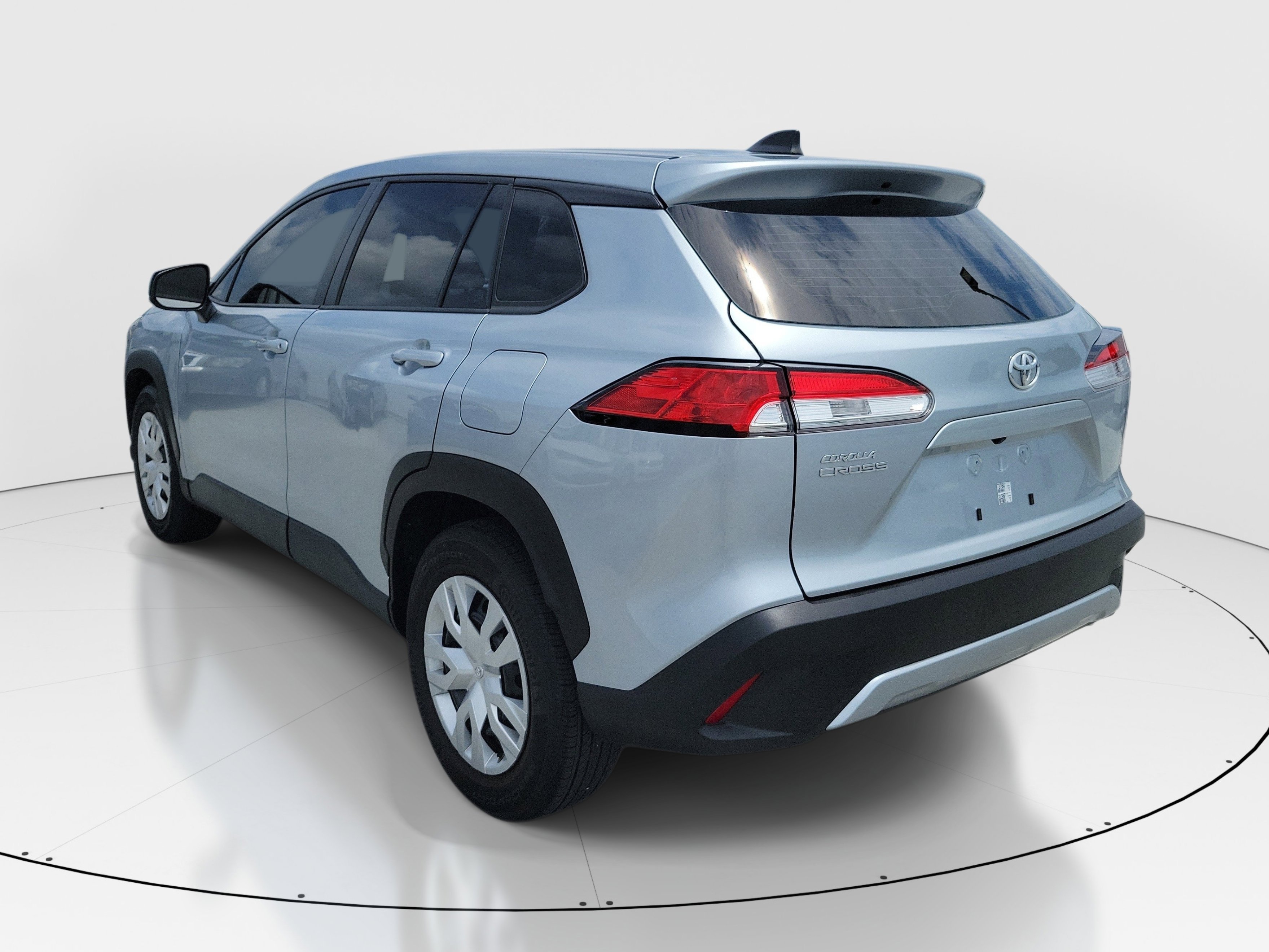 Used 2023 Silver Toyota L image 4