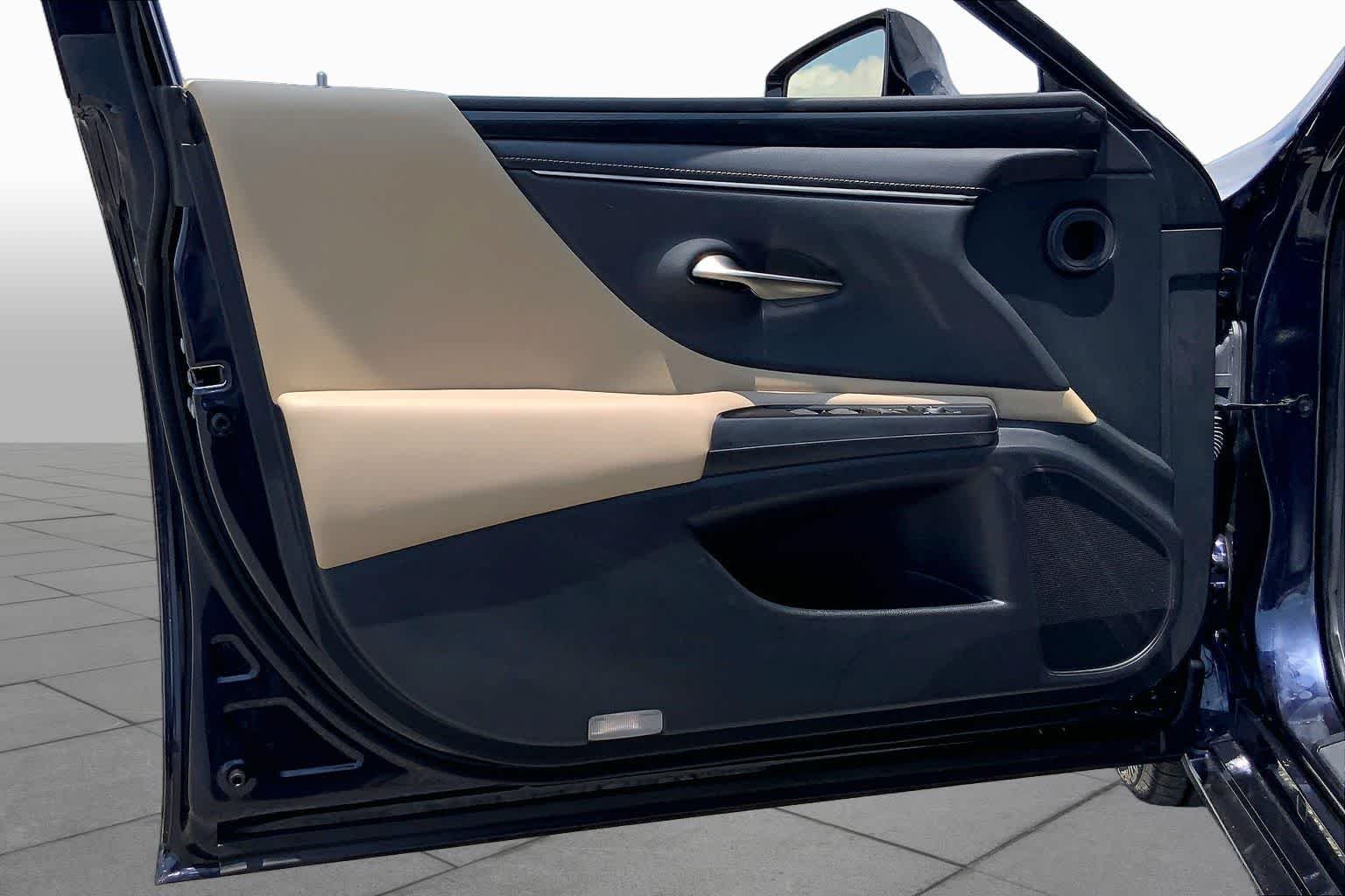 Used 2019 Nightfall Mica Lexus  image 21