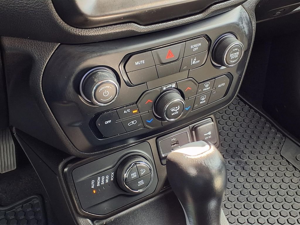Used 2023 Solar Yellow Clearcoat Jeep Trailhawk image 4