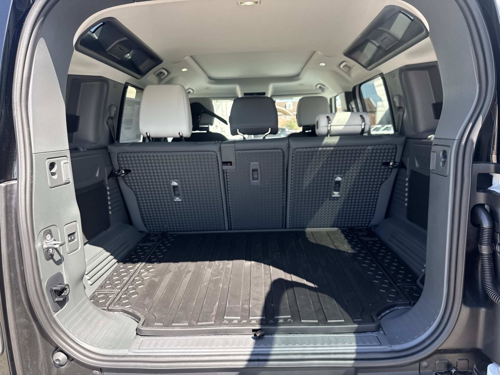 New 2026 Fuji White Land Rover S image 7