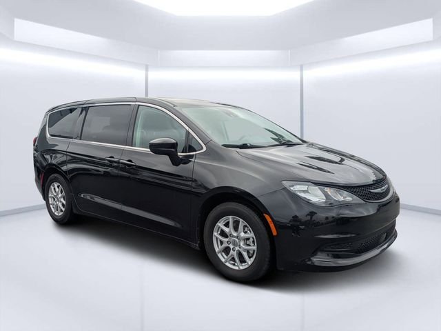 2023 Chrysler Voyager LX's photo