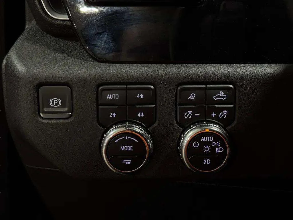 Used 2024 Onyx Black GMC Elevation image 18