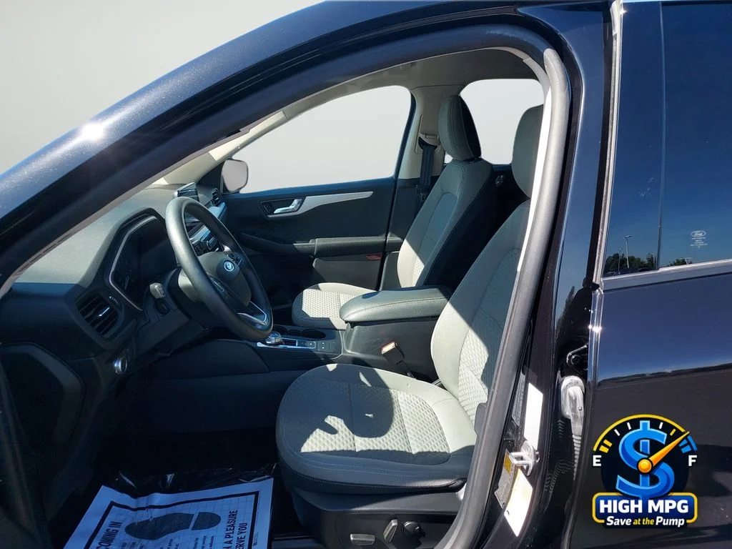 Used 2020 Black Ford SE image 9