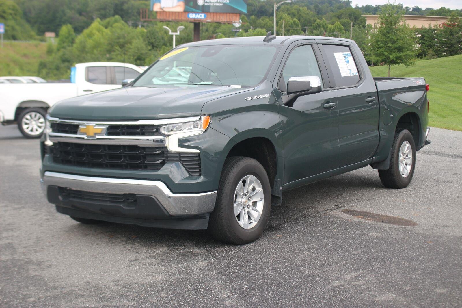 Used 2025 Cypress Gray Chevrolet LT image 3