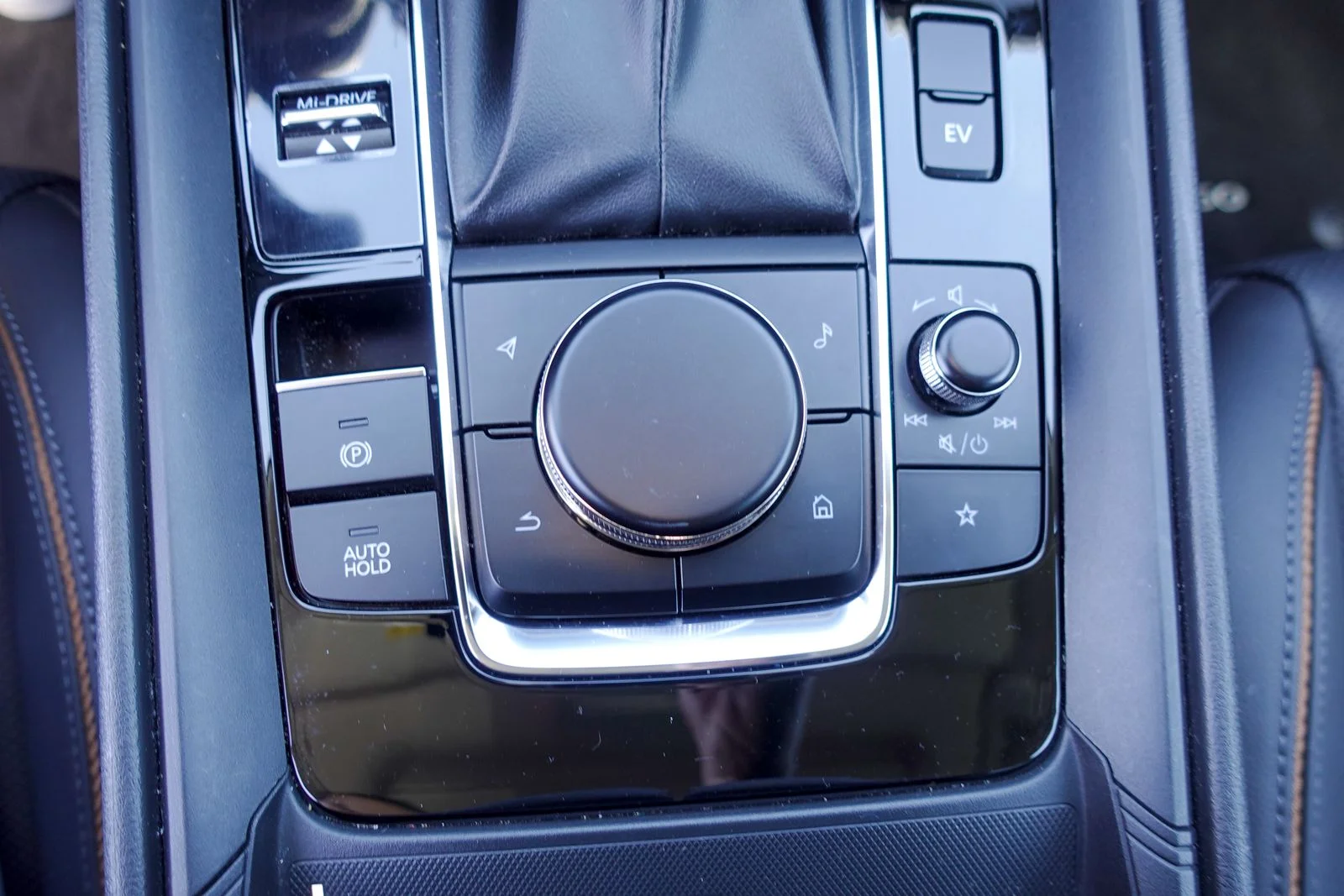 Certified Used 2025 Jet Black Mica Mazda Premium Plus image 25