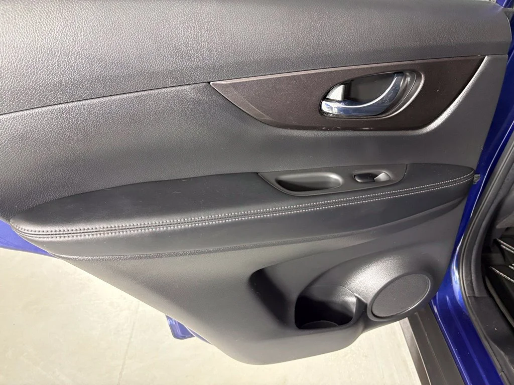 Used 2019 Blue Nissan SV image 32