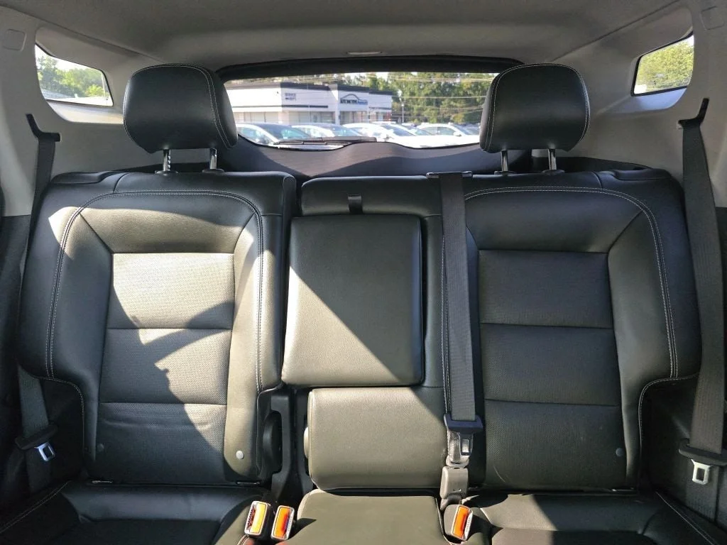 Used 2022 Ebony Twilight Metallic GMC FWD 4dr SLT Elevation Edition with Skyscape Power Sunroof image 26