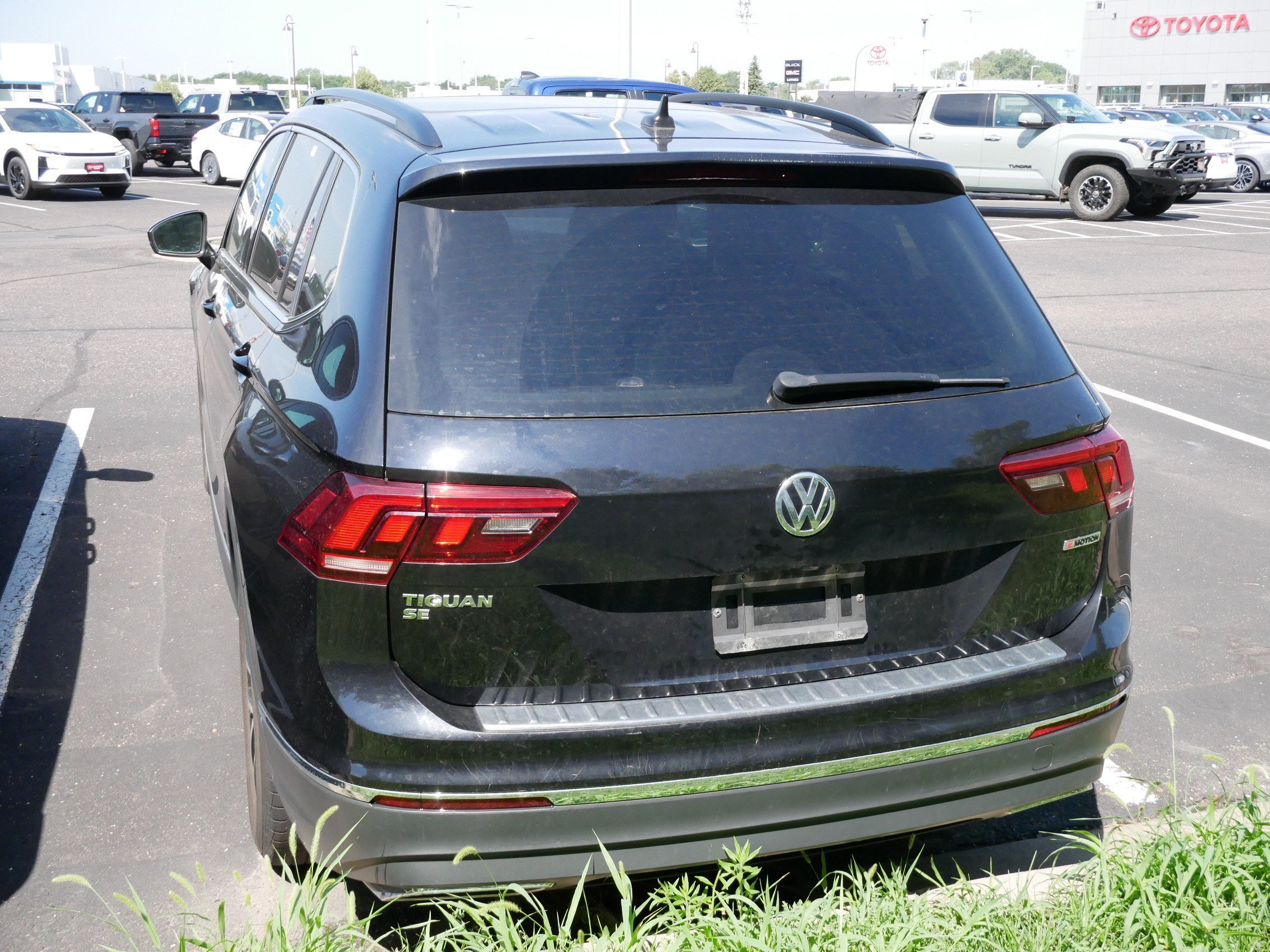 Used 2021 Deep Black Pearl Volkswagen SE image 6