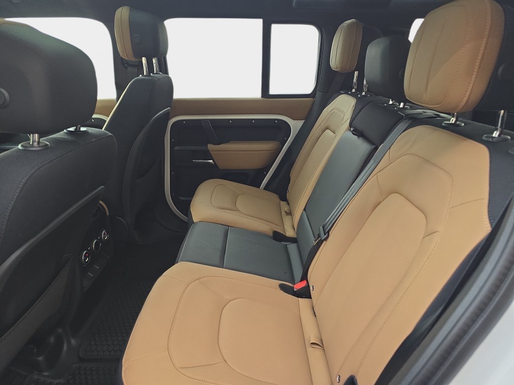 2026 Land Rover Defender V8 - Photo 11