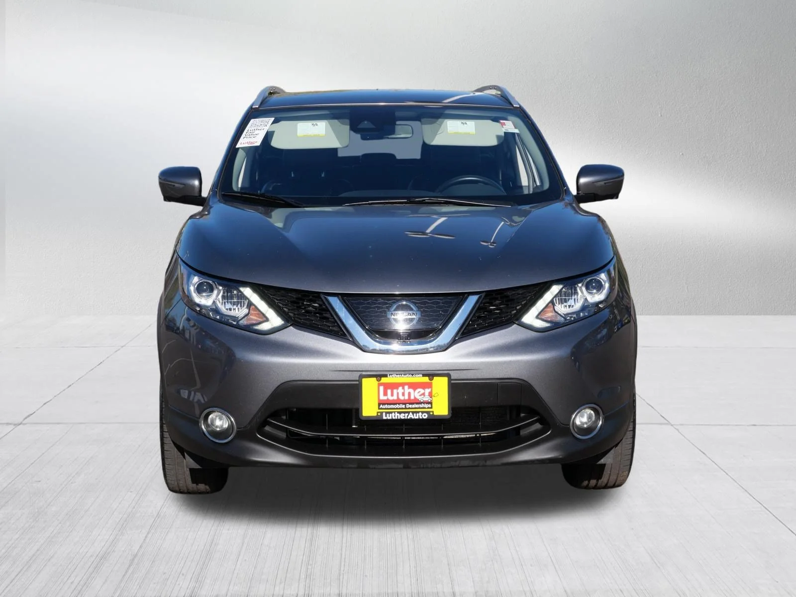 Used 2017 Gun Metallic Nissan SL image 2