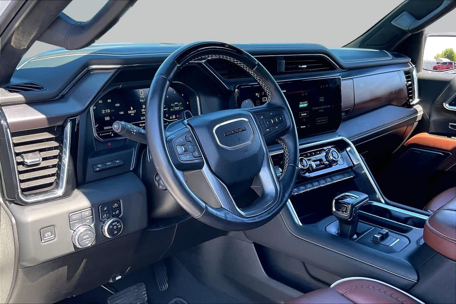 Used 2025 White Frost Tricoat GMC Denali Ultimate image 18
