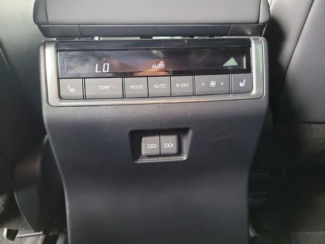 Used 2024  Lexus 550 Premium+ image 17
