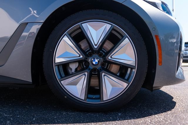 New 2026 Skyscraper Grey Metallic BMW xDrive40 image 11