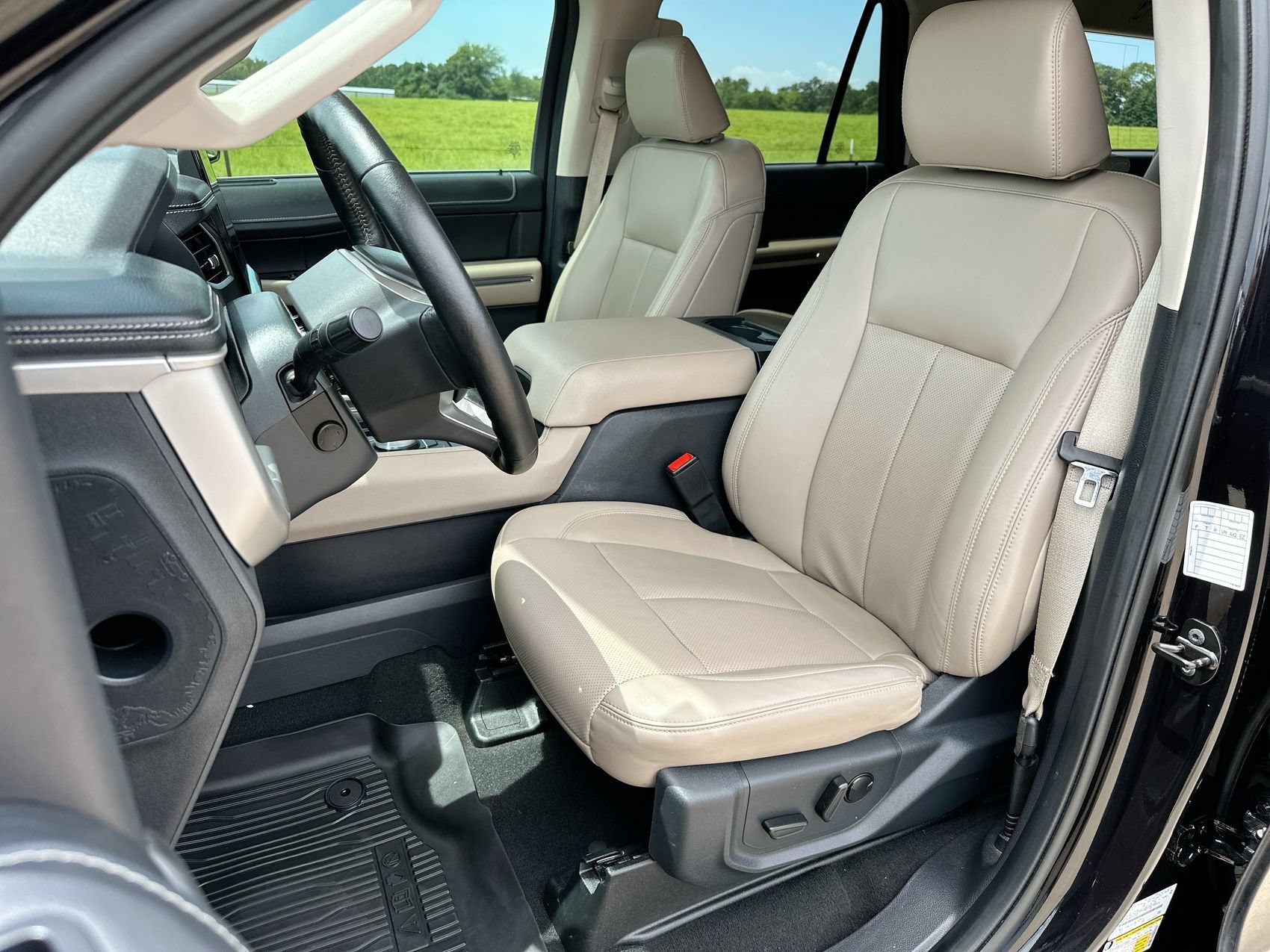 Used 2024 Black Metallic Ford XLT image 10