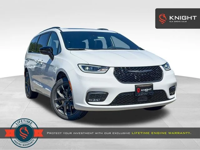 2026 Chrysler Pacifica Limited AWD's photo